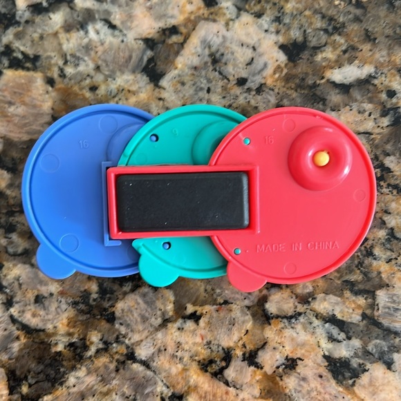 Vintage Tupperware Lid Magnet - Picture 2 of 2